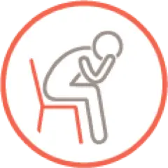 Persoană îngrijorată, așezată pe un scaun.